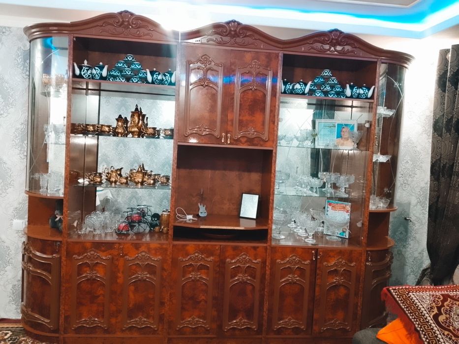 Стенка для гостиной 2 штук 1 тёмно каричневый 2 светло каричневый