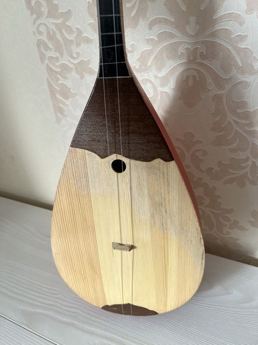 Продам домбыру б/у за 3000