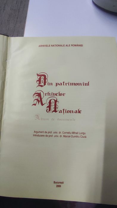 Vând carte cu ilustrații patrimoniul Arhivelor Naționale