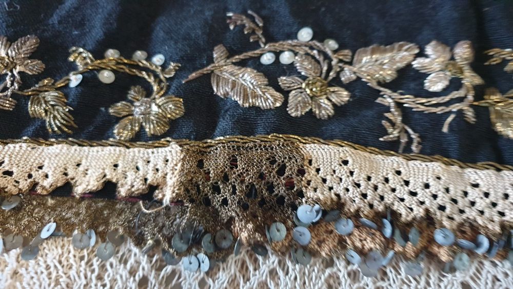 Вълнен сукман с бродерия