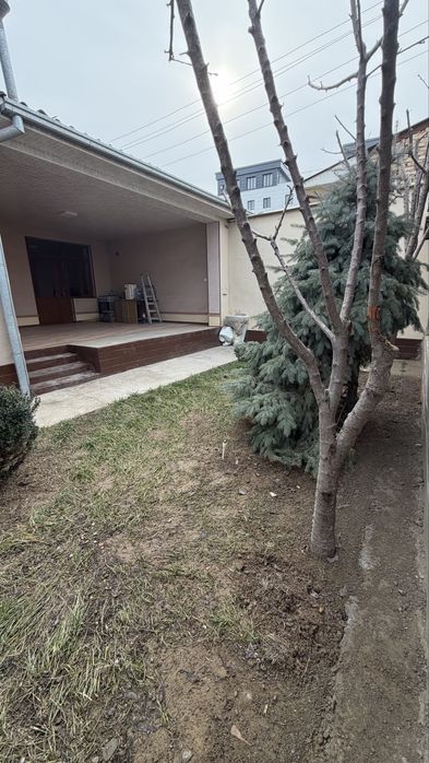 Янгийкл центрида ховли сотилади!