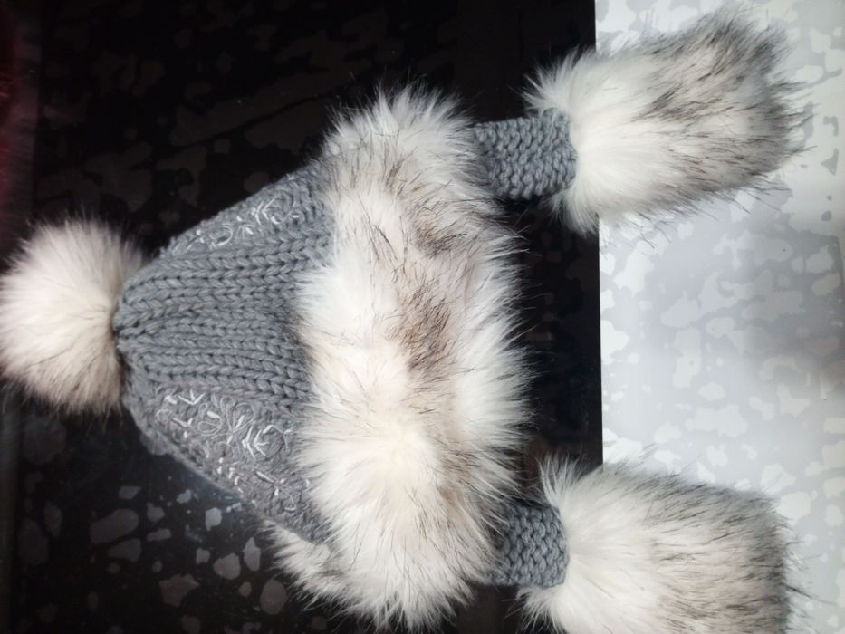 Детска пухкава шапка