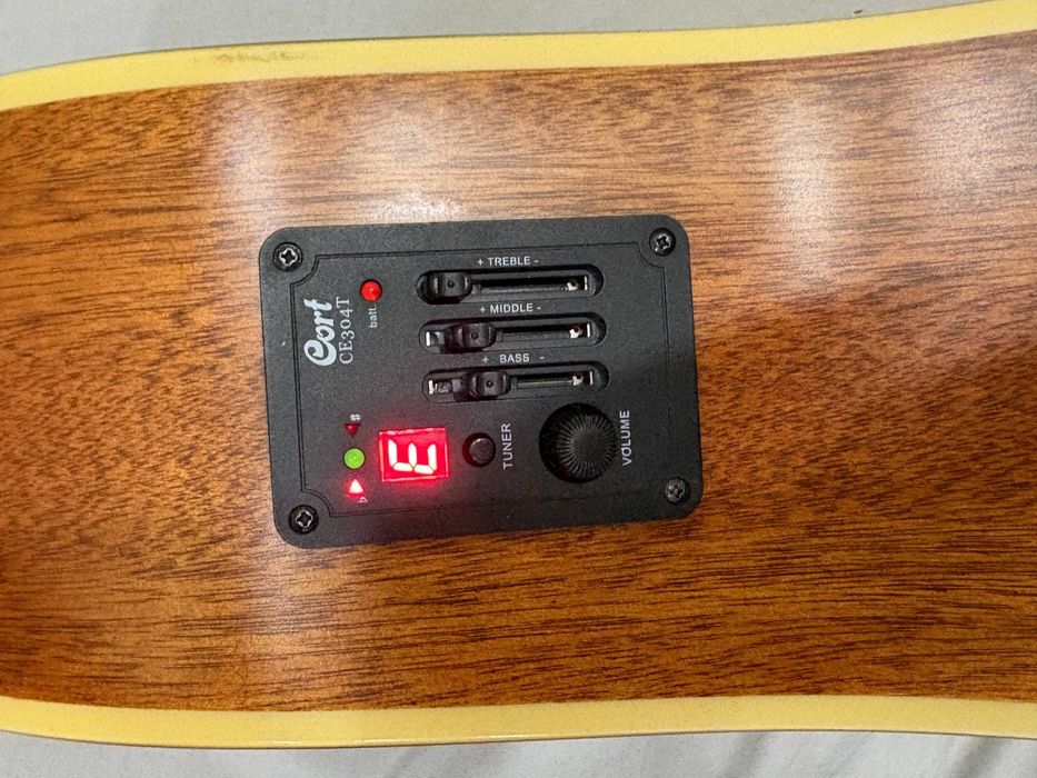 Гитара электроакустическая Cort