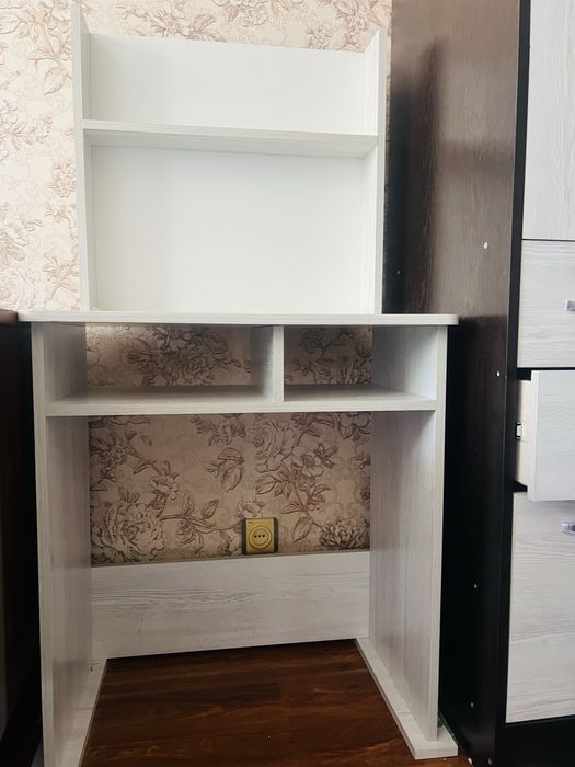 Срочноооо продам  школьную парту,  в идеальном состоянии