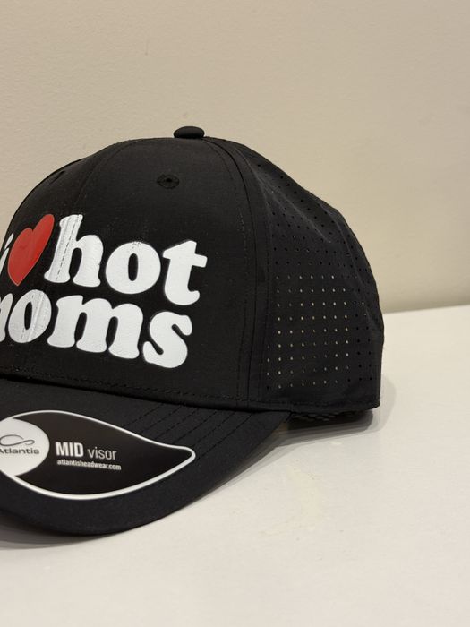 Шапка i love hot moms