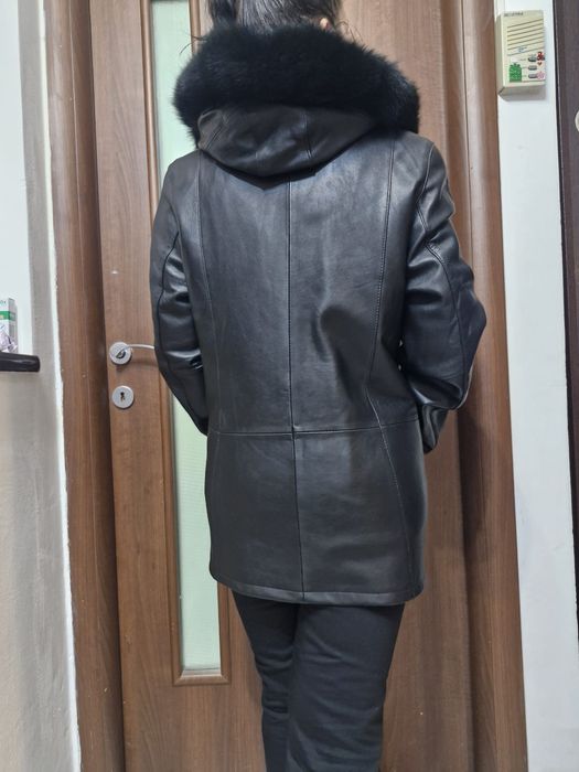 Vând geacă de dama din piele, nepurtata