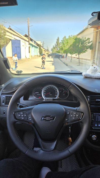 Ласетти 1.8 сотилади