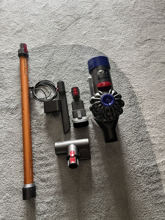 Aspirator dyson v8