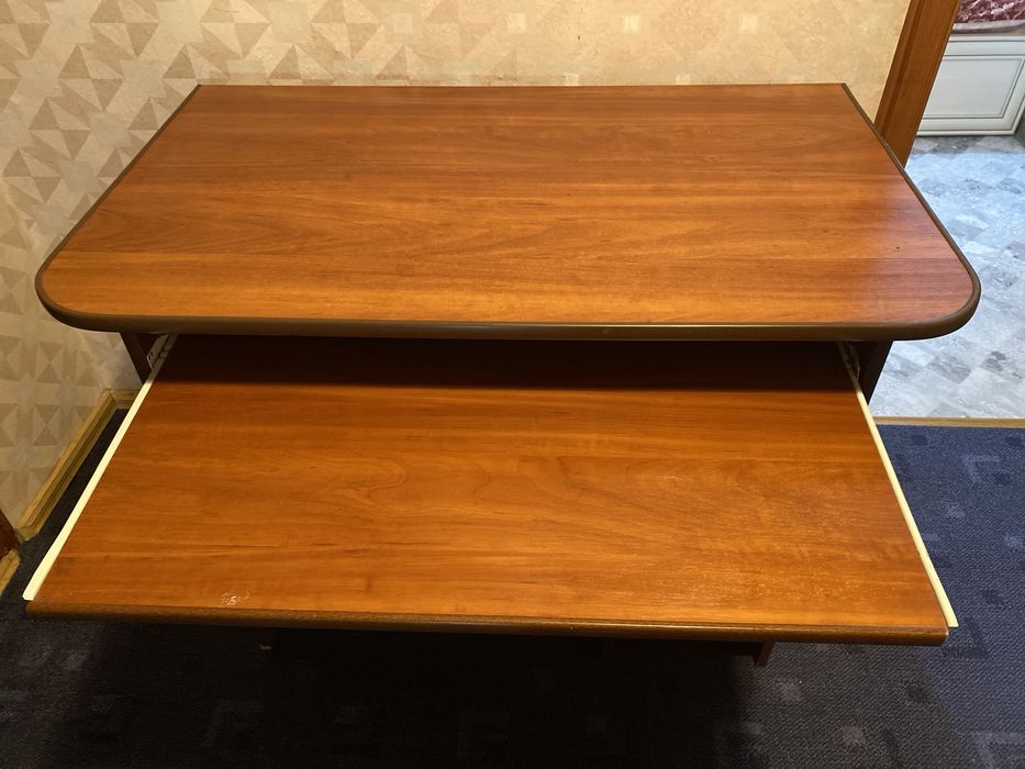 Продам стол за 8000тг