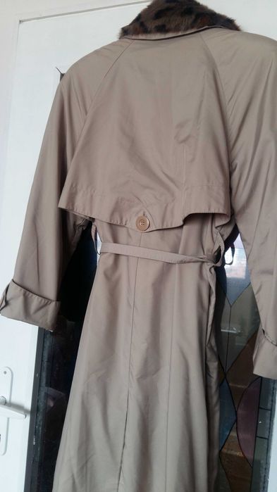 Дамски тренч с еко яка