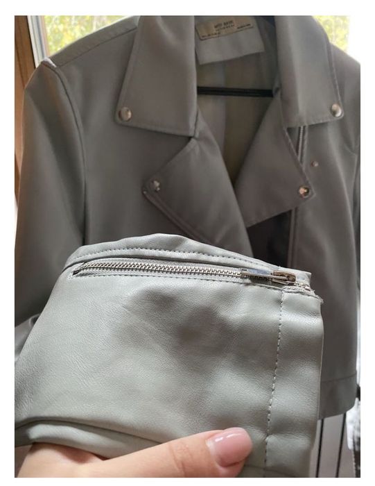 Светло- голубая коженка