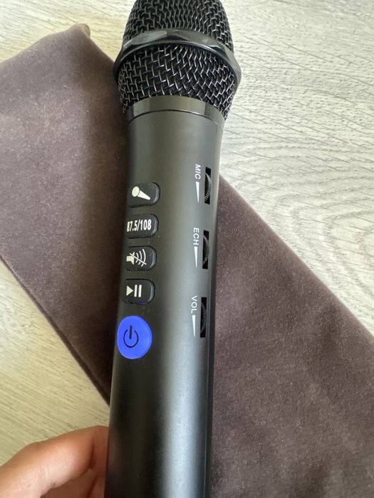 Микрофон с встроенной колонкой