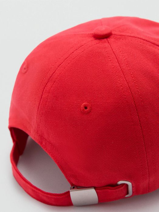 Нова Червена шапка Mango