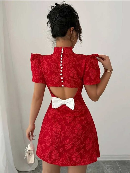 Червена празнична рокля