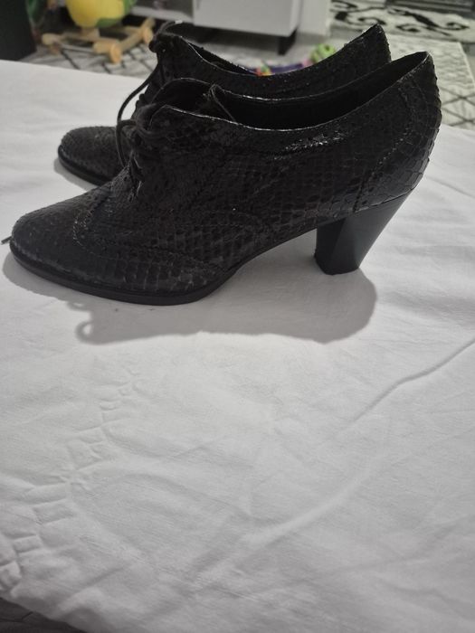 Pantofi eleganți de dama