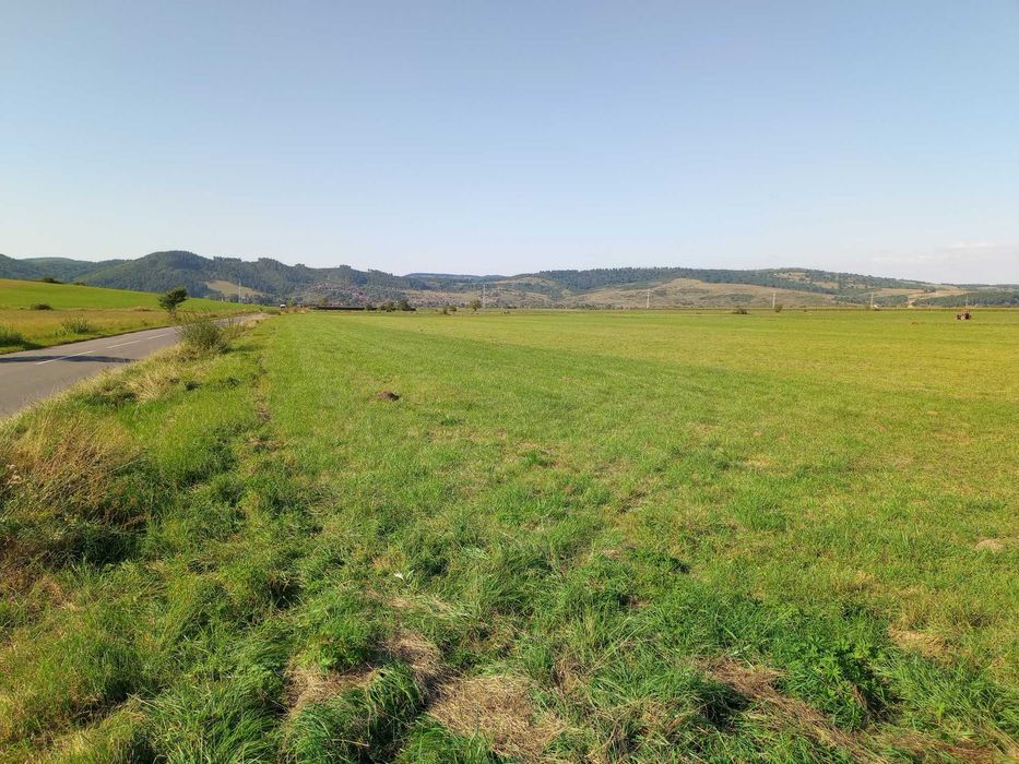 Teren intravilan Zarnesti la asfalt, cu priveliste panoramica