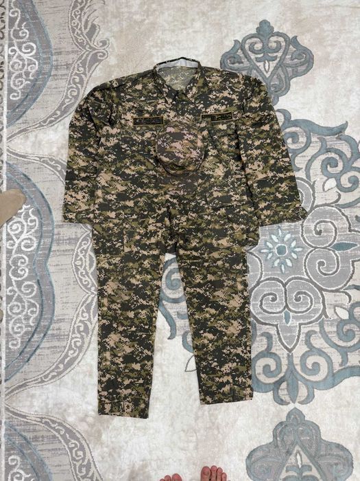 Камуфлированная форма и сопутствующие аксессуары