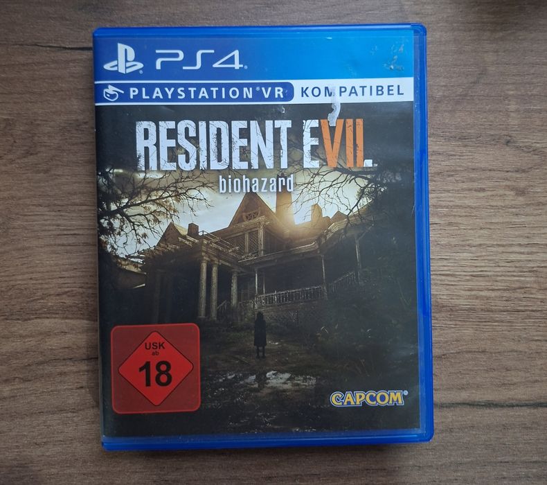 Playstation 4 БЕЗ ЗАРЯДНО, игри на диск и 1 джойстик