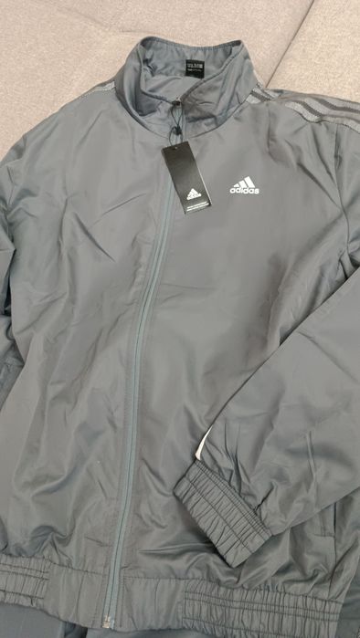 Продам спортивный костюм