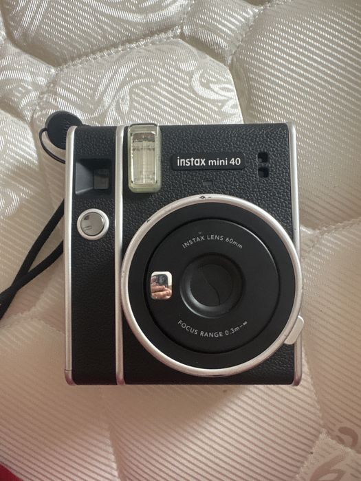 Фотоаппарат Instax Mini 40, как новый, плёнка в подарок