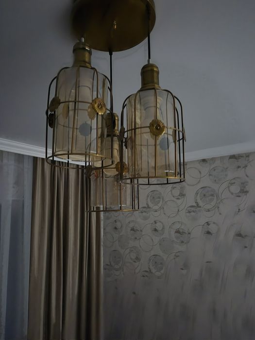 Люстра отдадим с лампочкай