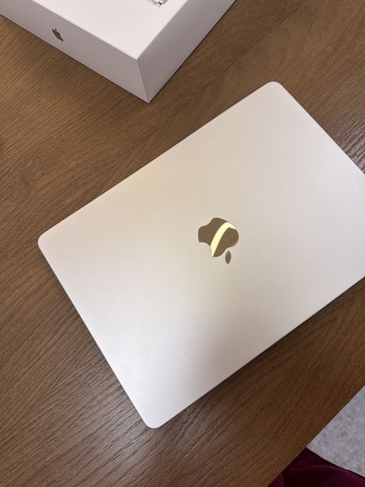 Macbook Air M2 13 inch