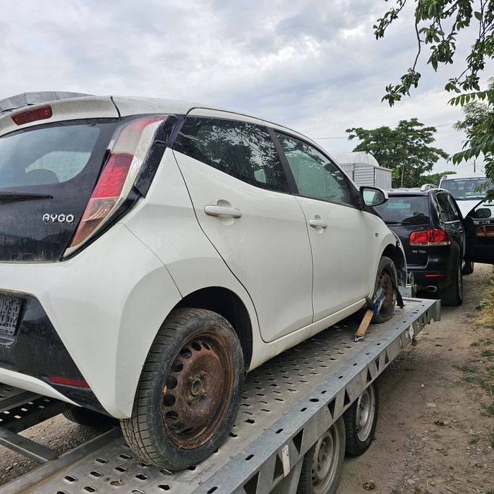 Dezmembrez toyota aygo  motor 1000 e 6