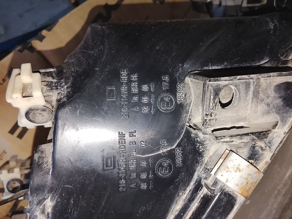 Фара на мазду 6 2002г.