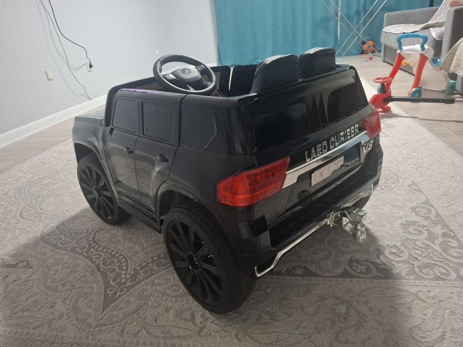 Продам автомобиль детский