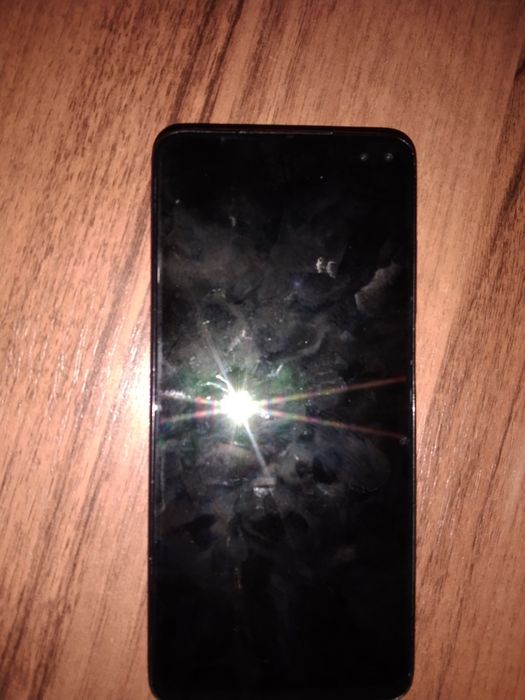 Сотилади телефон айби бор зарядка олмайди хотира 128