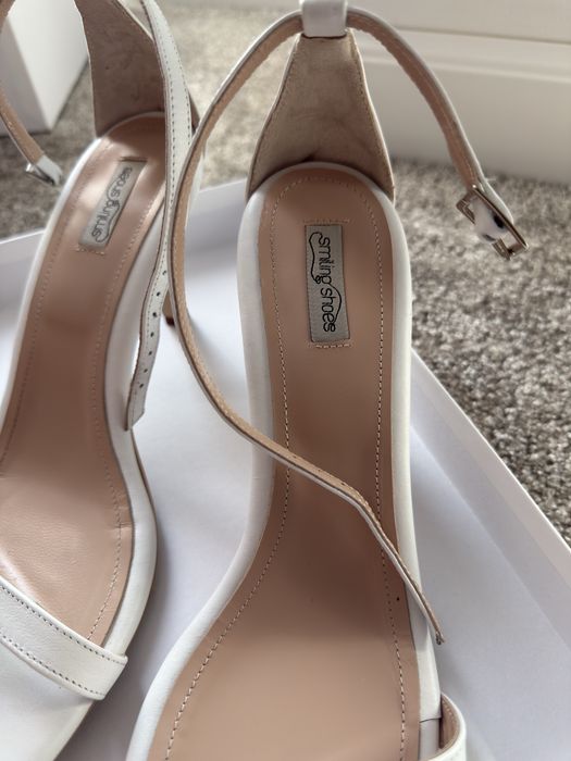 Sandale albe toc cui 7 cm