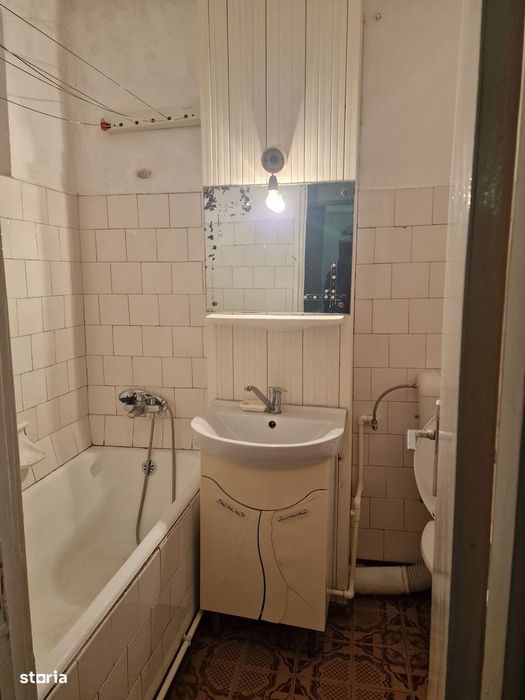 De vanzare apartament 3 camere decomandat etaj 1 George Enescu,Suceava