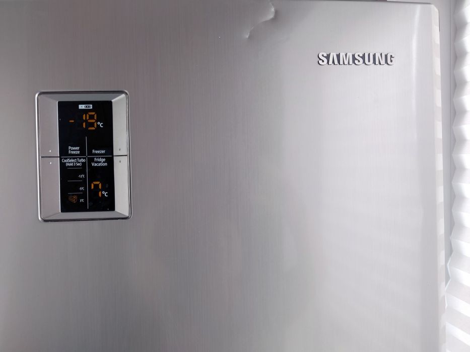 Холодильник большой