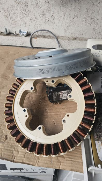 Vând motor pentru eoliană