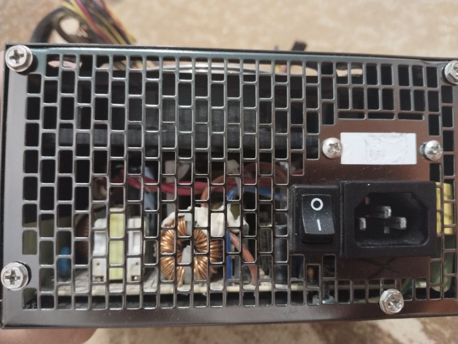Продам блок питания на компьютер 500W