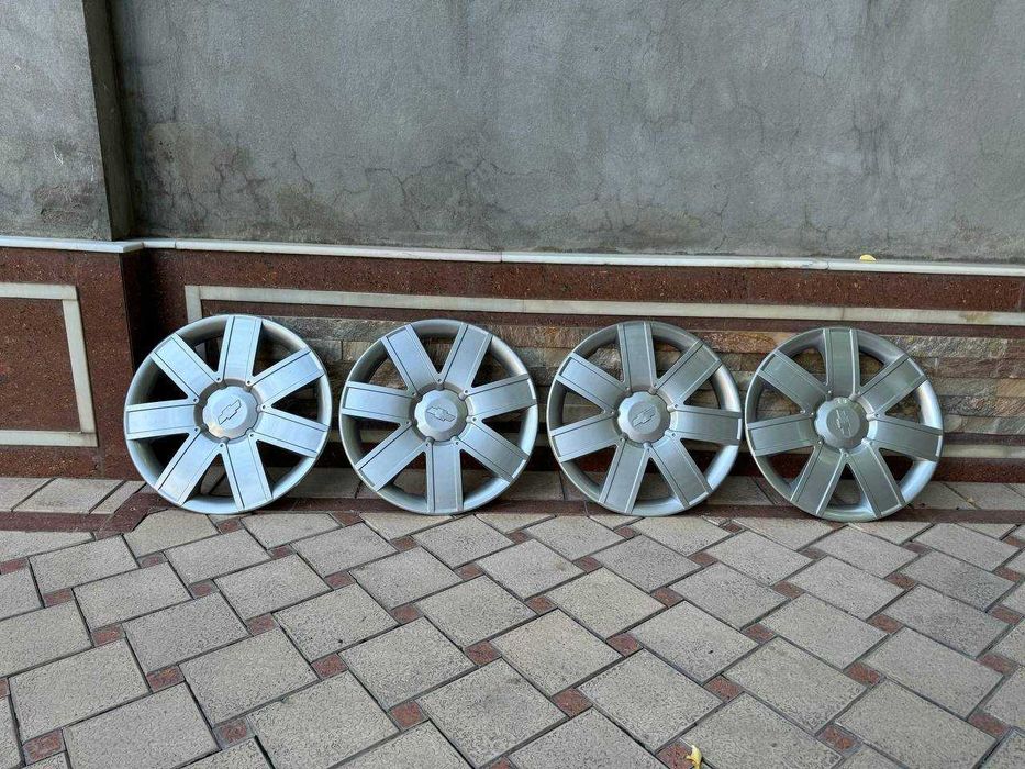 Продаётся автошины в сборе (Диски, шины и колпаки) R-15 195/60
