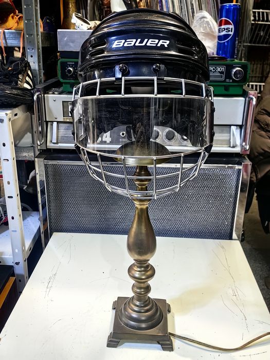 Масивна бронзова лампа - хокей