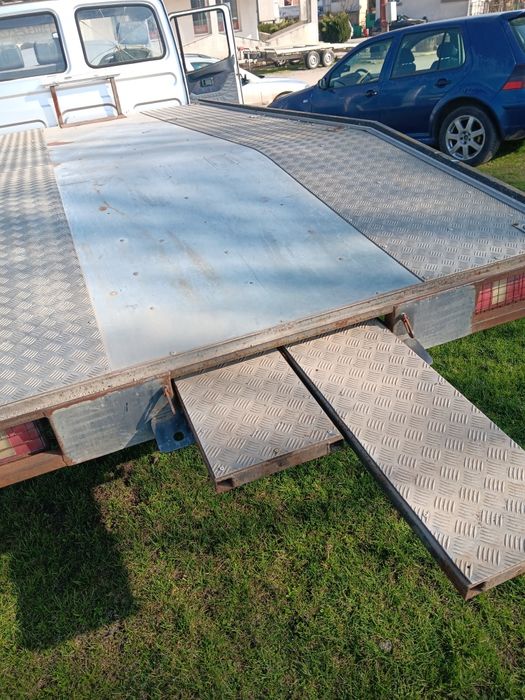 Продавам платформа за каросерия