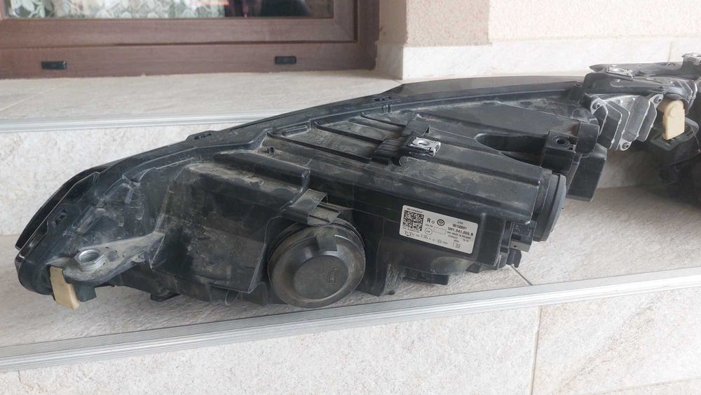 Far stanga / far dreapta led vw golf 8 din 2022