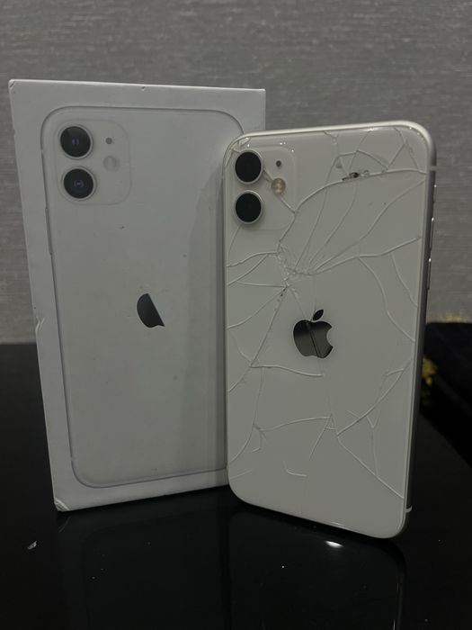 Продам Айфон 11