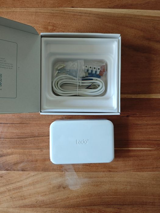 Комплект за смарт отопление tado° (V3+) – термостат + 5 термоглави + безжичен приемник