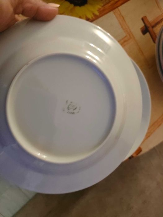 Порцелан чинии за хранене