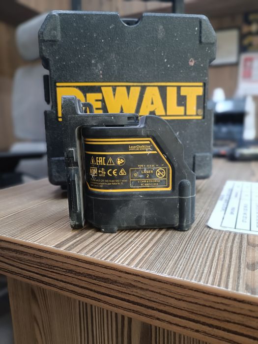 Зелен линеен лазерен нивелир DeWALT DW088CG, 20 м, 0.3 мм/м