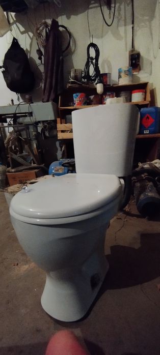 Унитаз в хорошем состоянии