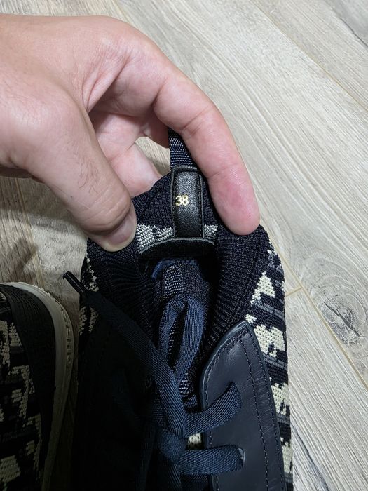 Tenesi, Sneakersi Christian Dior nr 38, dar se potrivesc pt max 37,5 c