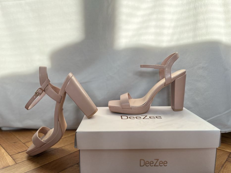 Елегантни сандали DeeZee на висок ток – телесен цвят