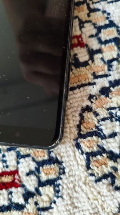 Смартфон Самсунг А8 в рабочем состоянии