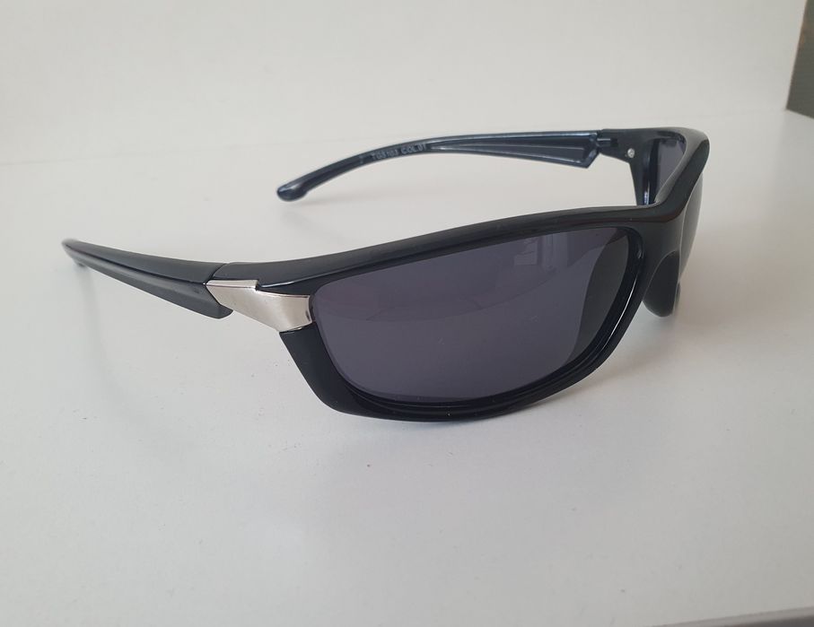 Очки солнцезащитные