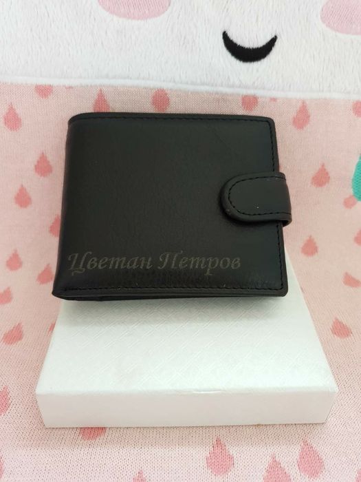 Дамски или мъжки гравирано портфейли. Естествена кожа