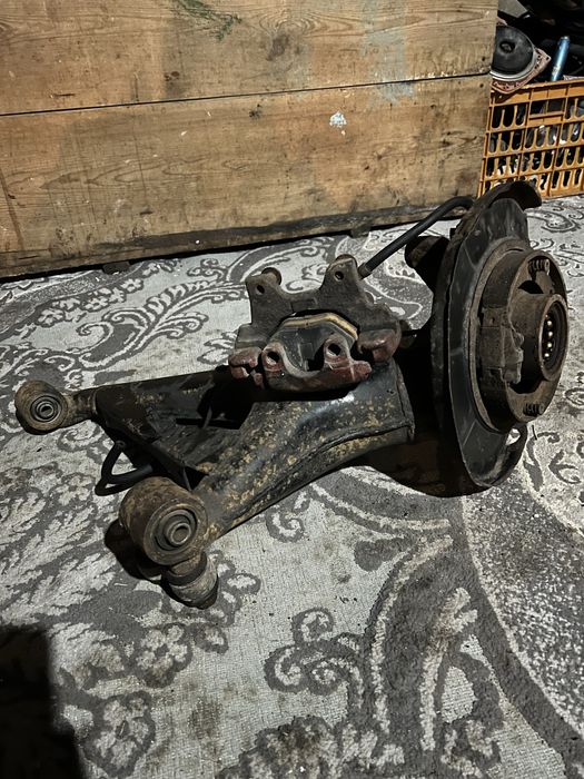 Задняя левая цапфа, суппорт, рычаг бмв е34